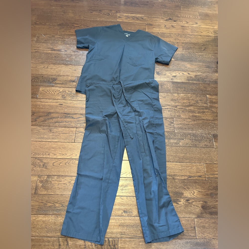 Medical scrubs set